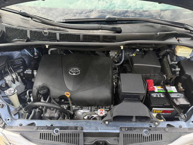 2017 Toyota Sienna XLE 8-Passenger