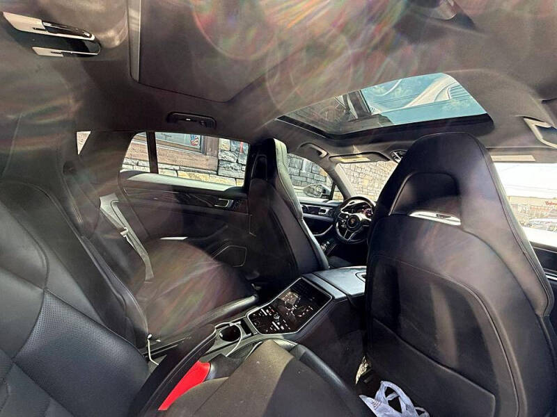 2017 Porsche Panamera 4