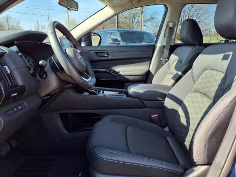 2024 Nissan Pathfinder SV