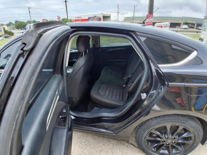 2017 Ford Fusion SE