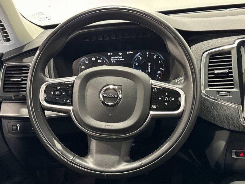 2022 Volvo XC90 T5 Momentum