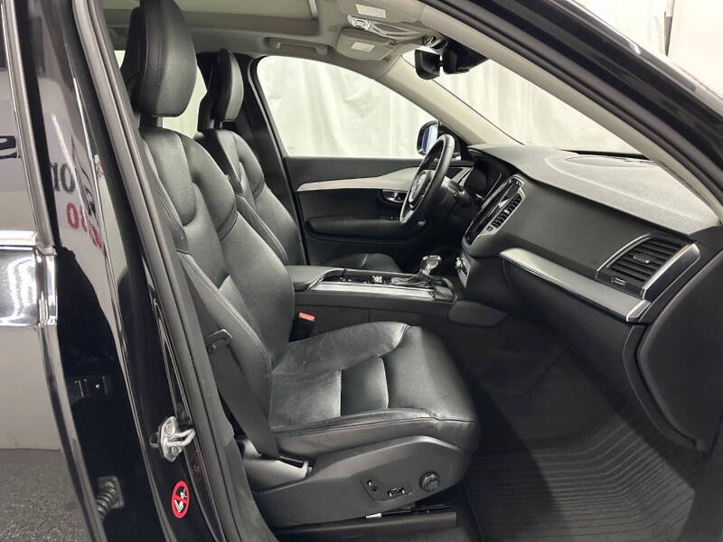 2016 Volvo XC90 T5 Momentum