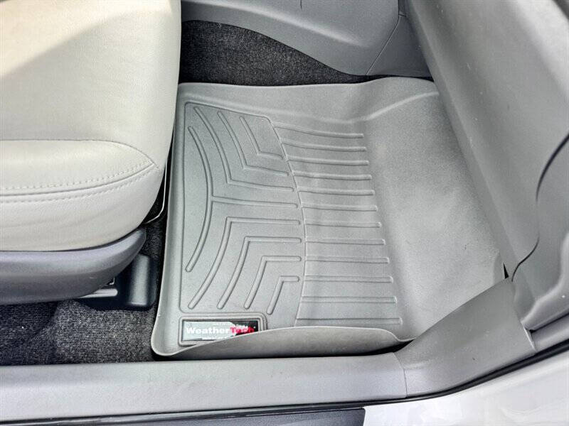 2014 Toyota Prius v Two