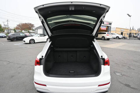 2021 Audi Q3 quattro Premium 40 TFSI