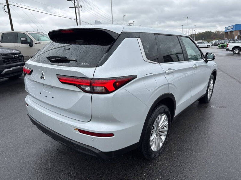 2023 Mitsubishi Outlander ES