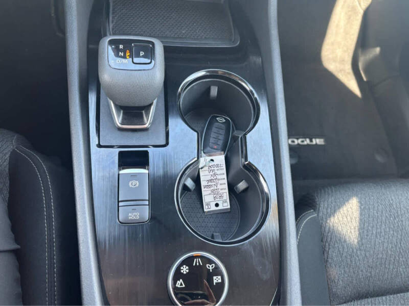 2025 Nissan Rogue SV