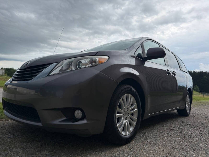 2014 Toyota Sienna XLE 8-Passenger