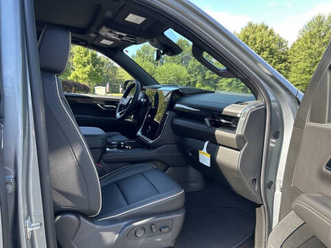 2025 GMC Yukon Elevation