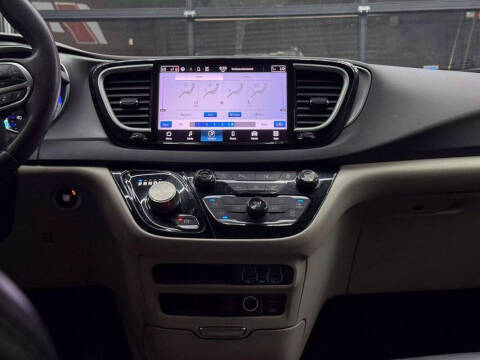 2022 Chrysler Pacifica Touring L
