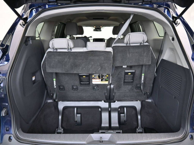 2022 Toyota Sienna LE 8-Passenger