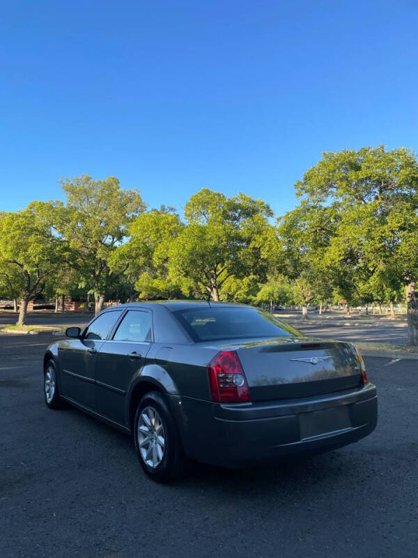 2008 Chrysler 300 LX photo 4