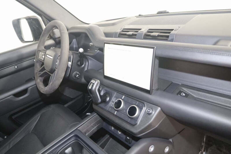 2023 Land Rover Defender 110 V8