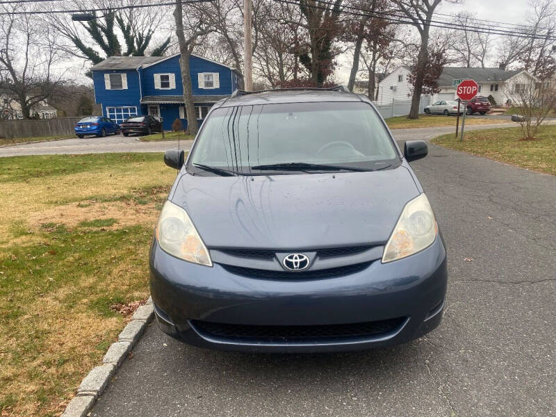 2006 Toyota Sienna for sale at Cash 4 Cars in Patchogue NY