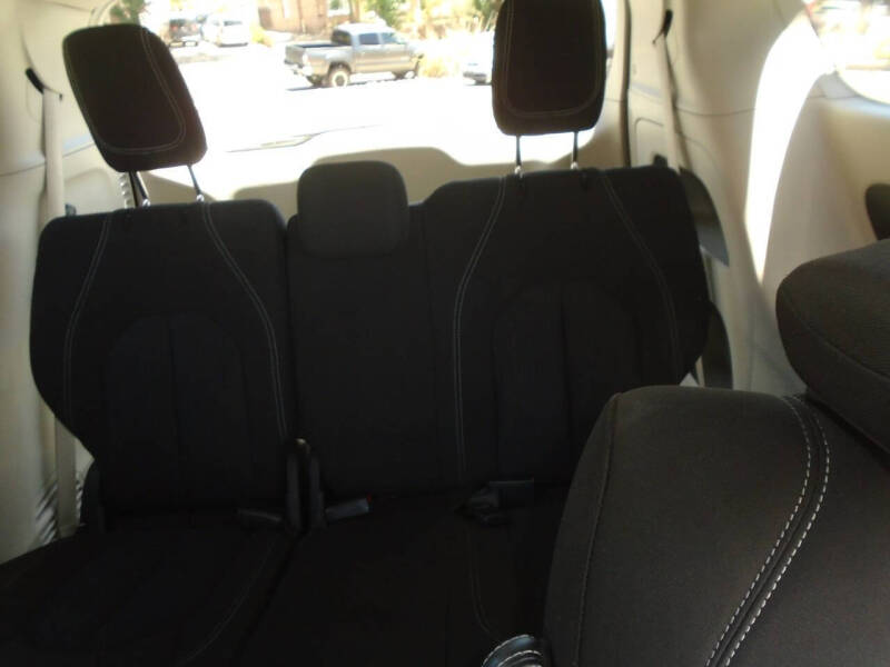 2023 Chrysler Voyager LX