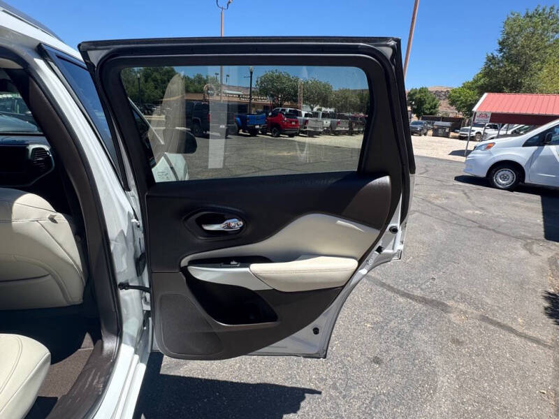 2017 Jeep Cherokee Overland