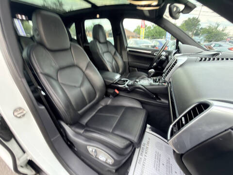 2017 Porsche Cayenne Platinum Edition