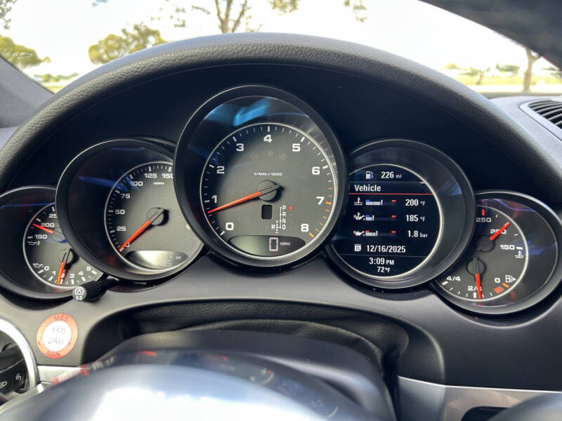 2017 Porsche Cayenne Platinum Edition