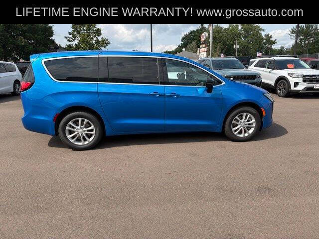 2027 Chrysler Pacifica Select