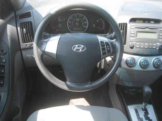 2010 Hyundai Elantra GLS photo 10