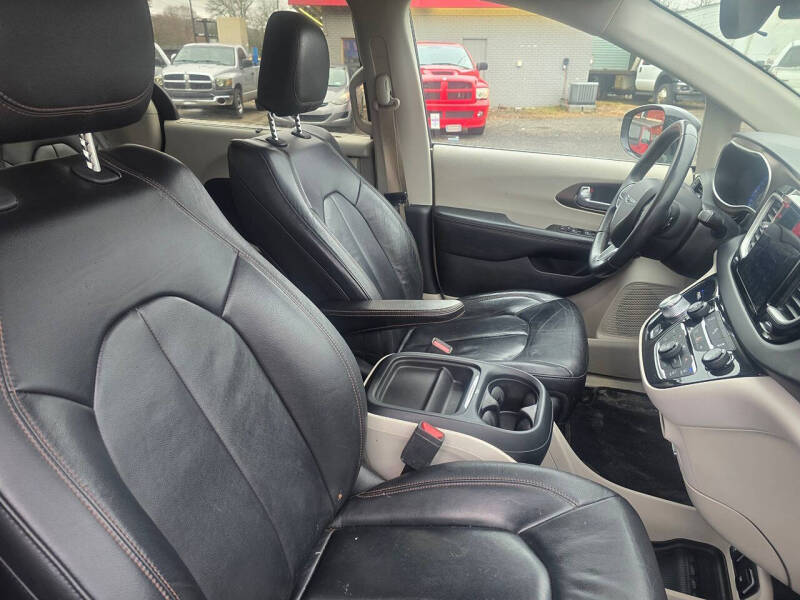 2017 Chrysler Pacifica Touring-L