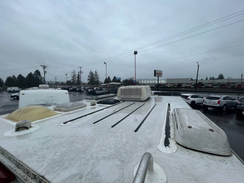 2005 Lance CAMPER 920