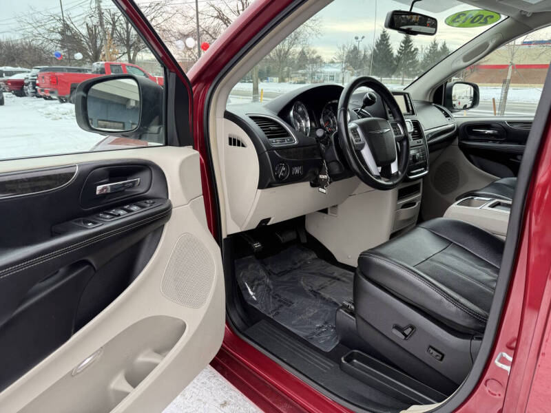 2013 Chrysler Town and Country Touring