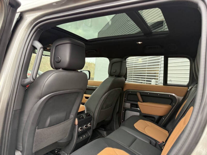 2024 Land Rover Defender 130 P400 X-Dynamic SE