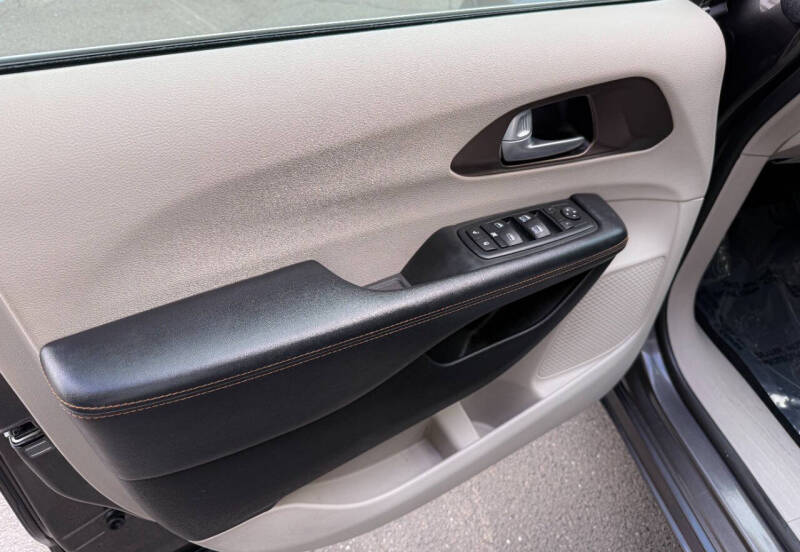 2017 Chrysler Pacifica Touring-L