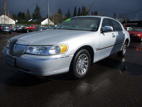 2000 Lincoln Town Car for sale at ALPINE MOTORS in Milwaukie OR