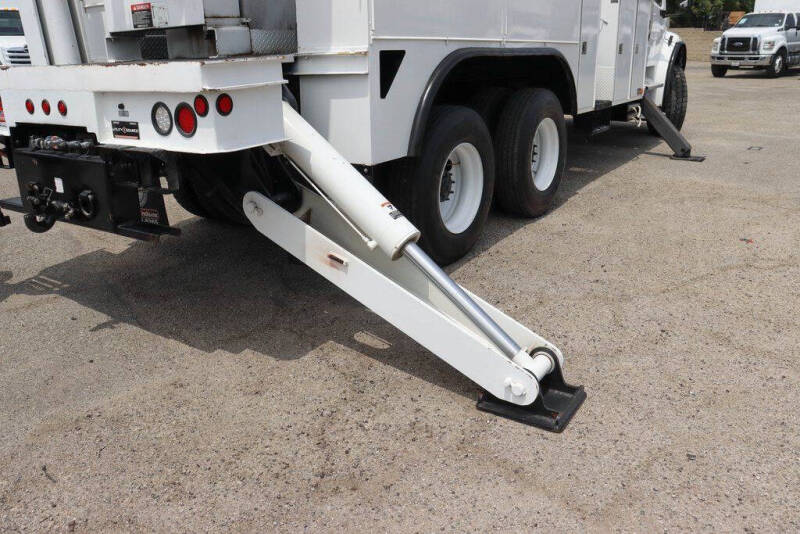 2017 Freightliner M2 106