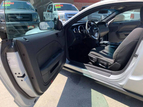 2006 Ford Mustang V6 Deluxe