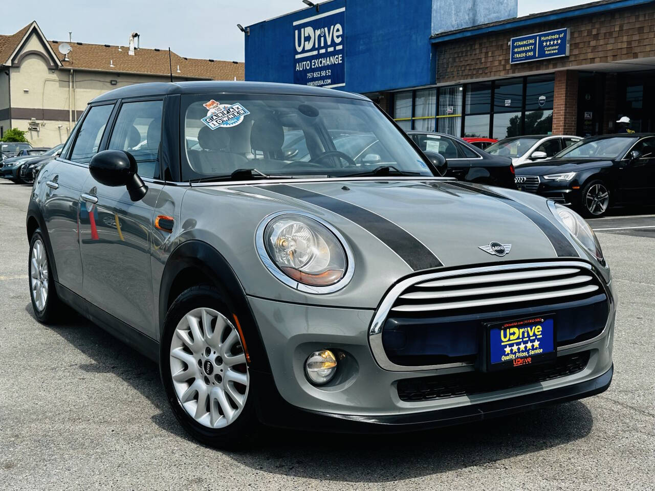 Gray 2015 MINI Cooper 4-Door Hatchback FWD Hatchback Front-Wheel Drive 6-Speed Automatic