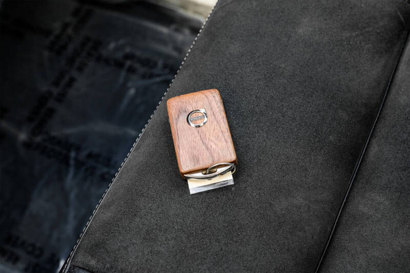 2016 Volvo XC90 T8 eAWD R-Design