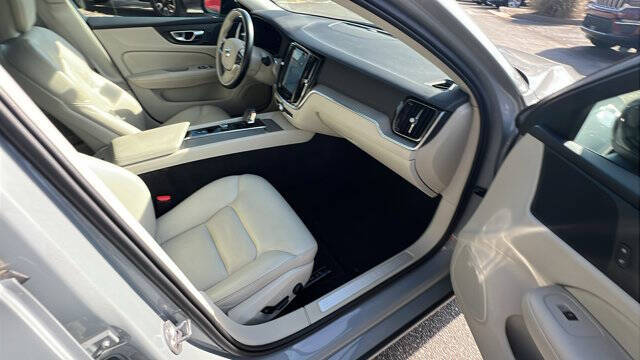 2024 Volvo S60 B5 Plus Dark Theme