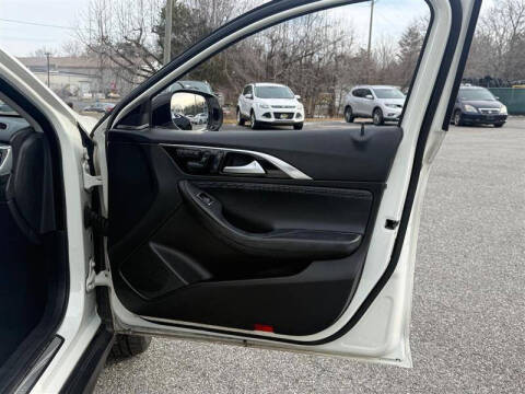 2017 Infiniti QX30 Premium