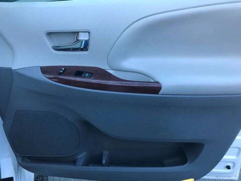 2014 Toyota Sienna XLE 8-Passenger