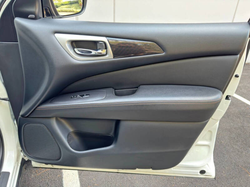 2020 Nissan Pathfinder SV