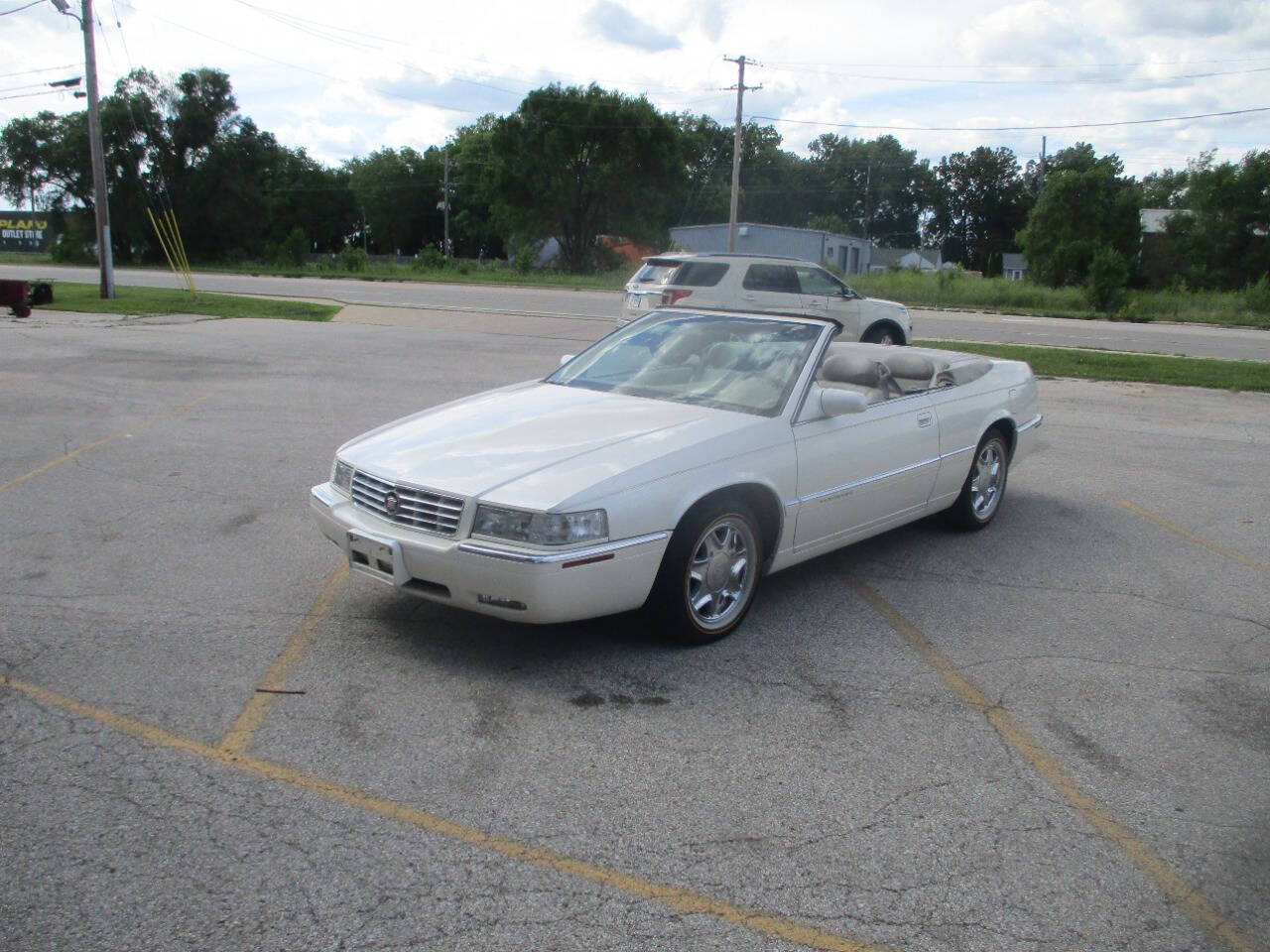 Off White 1999 Cadillac Eldorado Base 2dr Coupe 1