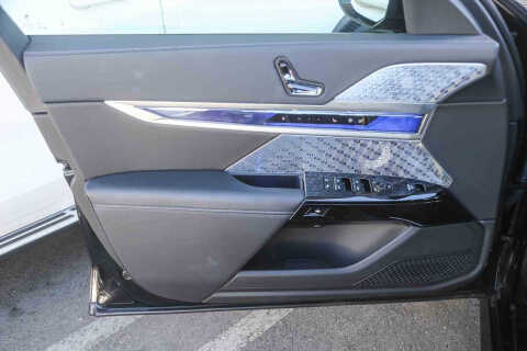 2025 BMW 7 Series 750e xDrive