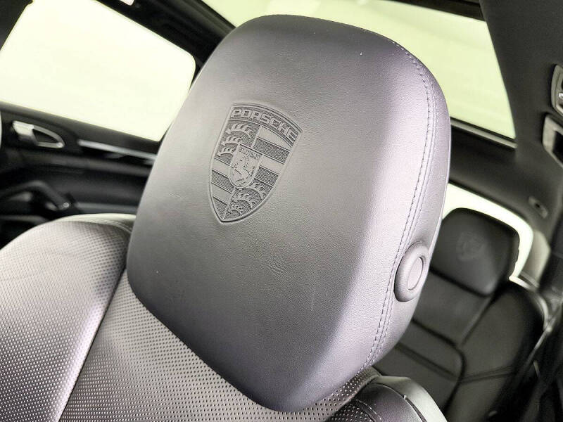 2017 Porsche Cayenne Platinum Edition