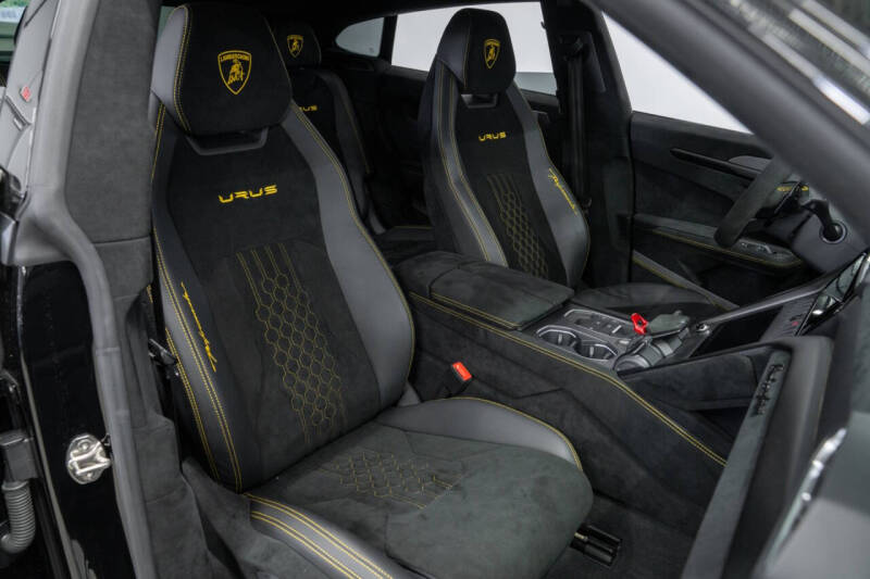 2023 Lamborghini Urus Performante