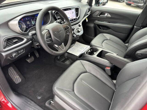 2025 Chrysler Voyager LX