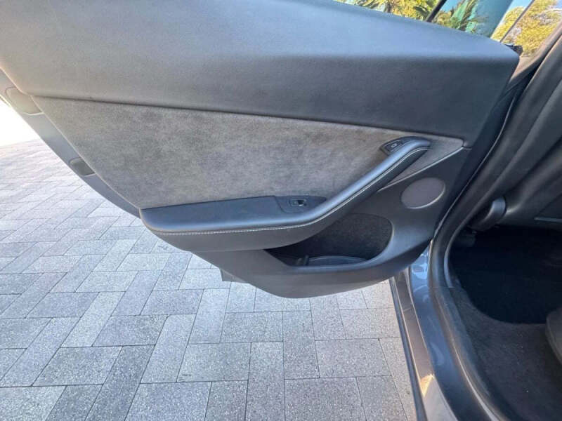 2024 Tesla Model Y Performance