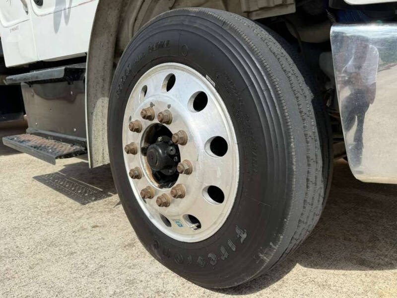 2016 Freightliner M2 106