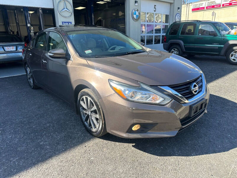 2016 Nissan Altima SV photo 2