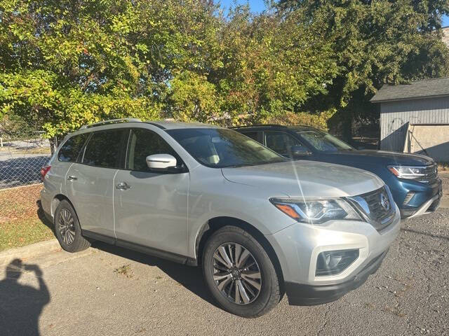 2020 Nissan Pathfinder SV