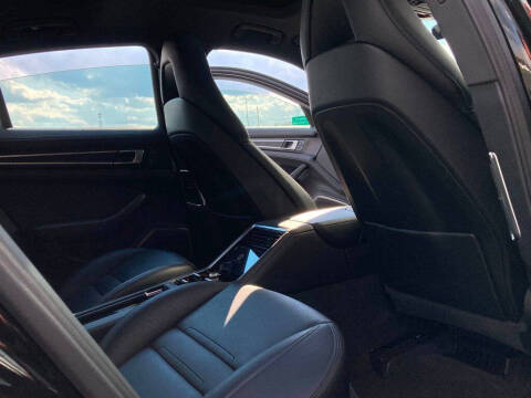 2023 Porsche Panamera 4 Platinum Edition