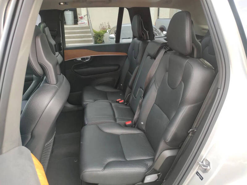 2022 Volvo XC90 T5 Momentum