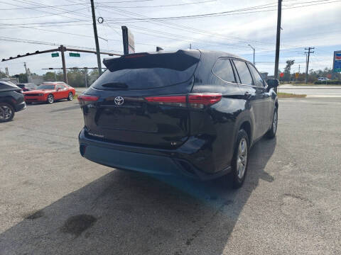 2023 Toyota Highlander LE