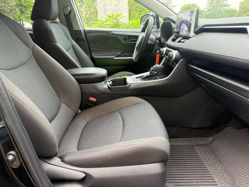2023 Toyota RAV4 LE